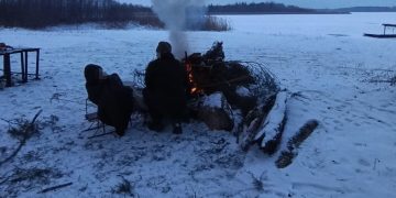 Nie zostawili go samego. Uratowali mu życie