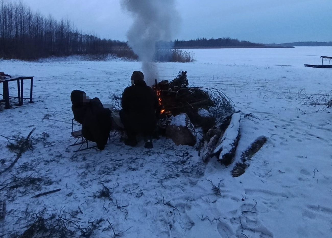 Nie zostawili go samego. Uratowali mu życie