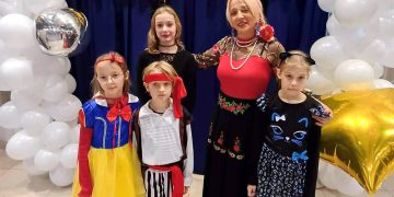 Bal przebierańców w Kornatach. Wspólna zabawa mimo siarczystego mrozu