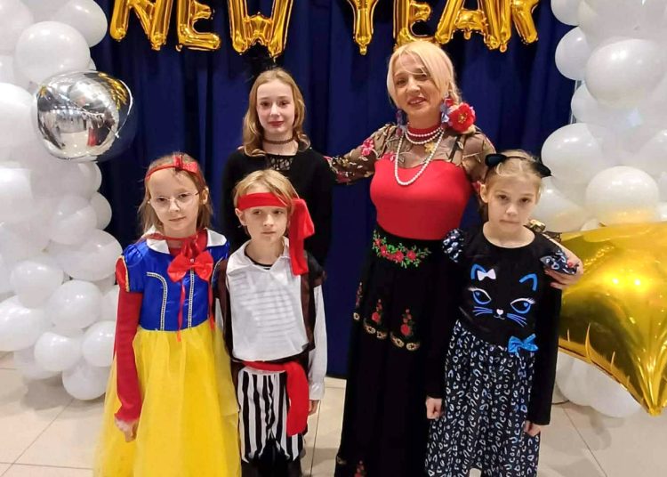 Bal przebierańców w Kornatach. Wspólna zabawa mimo siarczystego mrozu