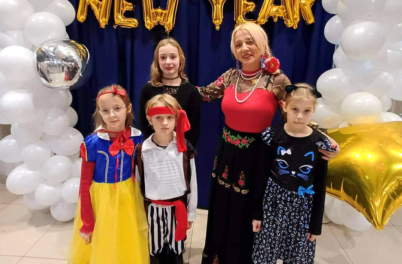 Bal przebierańców w Kornatach. Wspólna zabawa mimo siarczystego mrozu