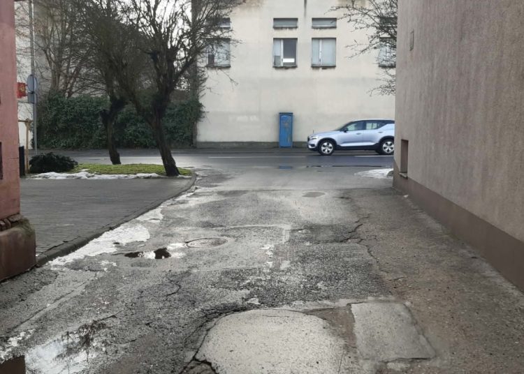 Groźny wyjazd przy Cechu. Radny alarmuje