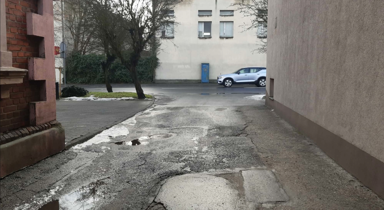 Groźny wyjazd przy Cechu. Radny alarmuje