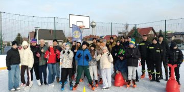 Z mundurowymi na słupeckim lodowisku