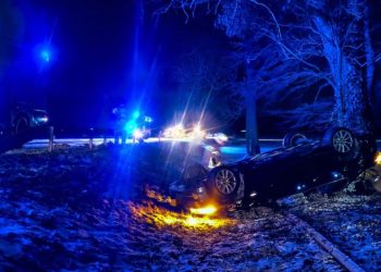 Dachował w Brudzewie