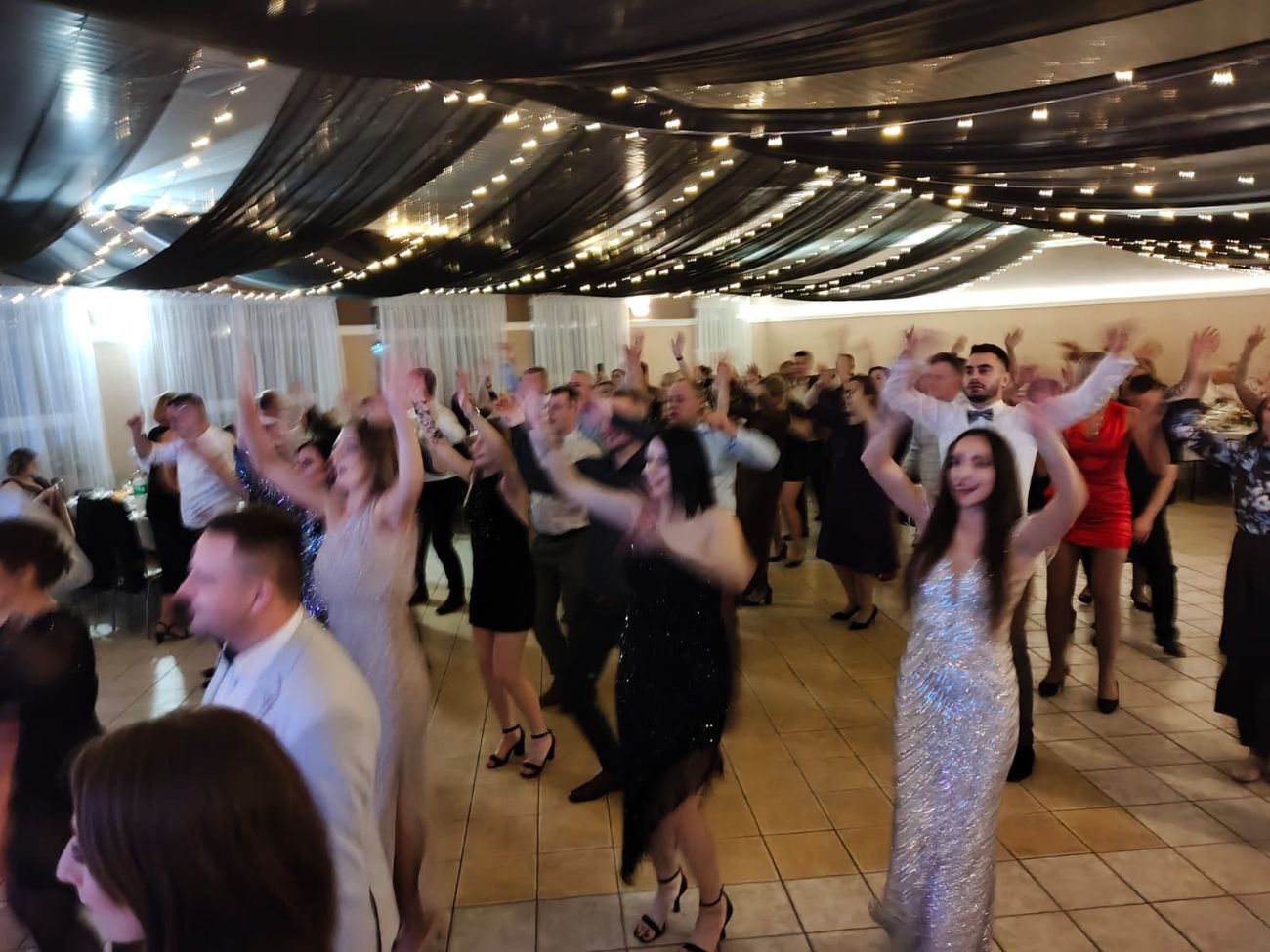 Szkoła zaprosiła na bal. Zobacz zdjęcia