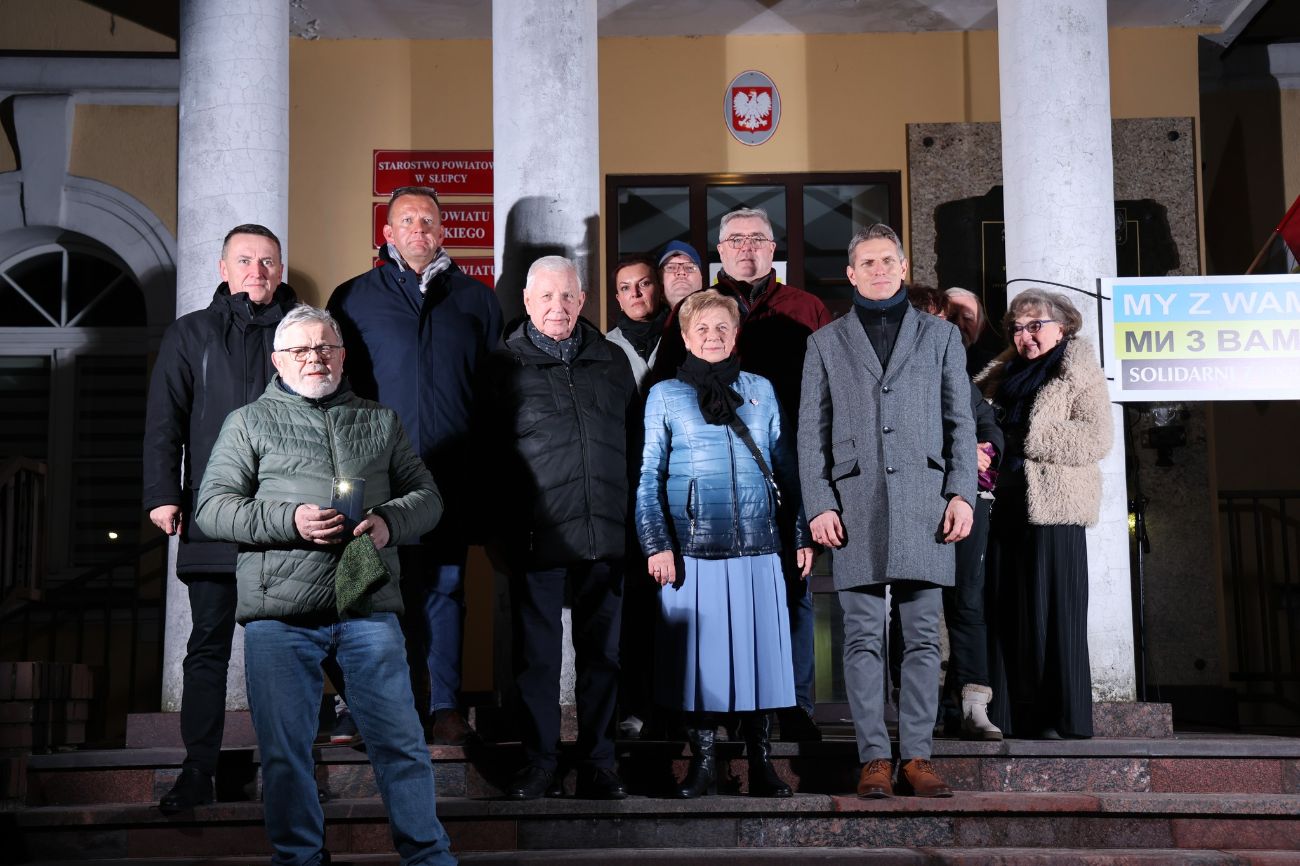 Ukraińska flaga na budynku starostwa