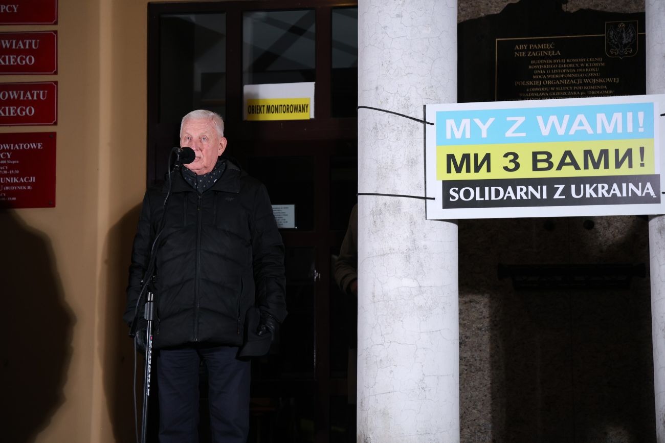 Ukraińska flaga na budynku starostwa