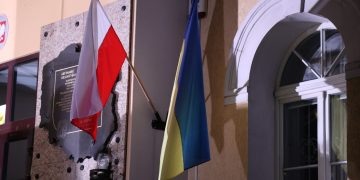 Ukraińska flaga na budynku starostwa