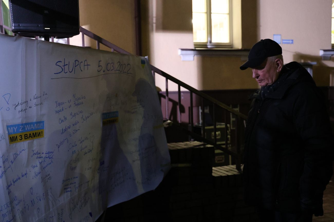 Ukraińska flaga na budynku starostwa