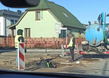 Awaria na Traugutta. Musieli zerwać asfalt