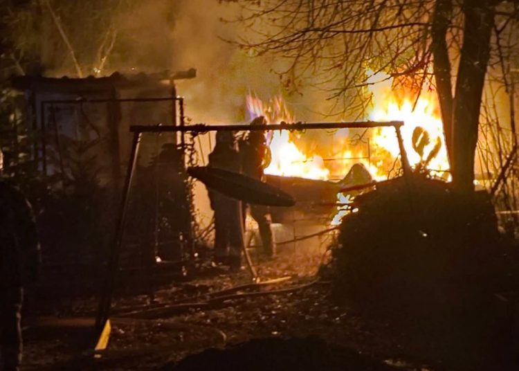 Paliła się przyczepa i altana