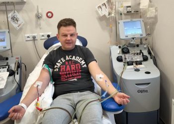 Dzisiaj wrócił z kliniki. Zrobił coś wielkiego