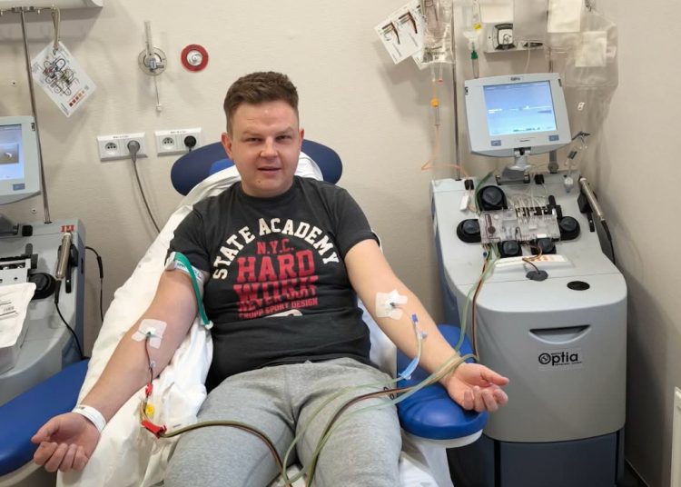 Dzisiaj wrócił z kliniki. Zrobił coś wielkiego