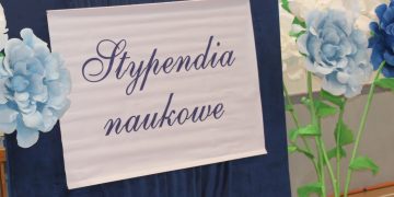 Absurdalne działania władz ws. stypendium. Kasa jest, ale nie ma uchwały