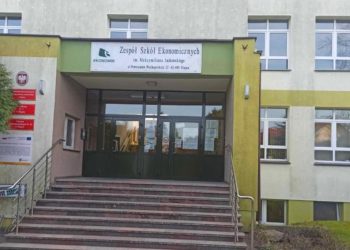 Młodzież jutro zostanie w domu. Lekcje odwołane