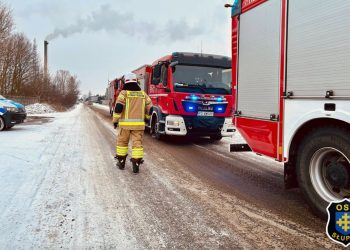 Służby interweniowały w zakładzie. Jedna osoba w szpitalu