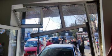 Mercedes wjechał w sklep. Prawda gorsza niż plotki