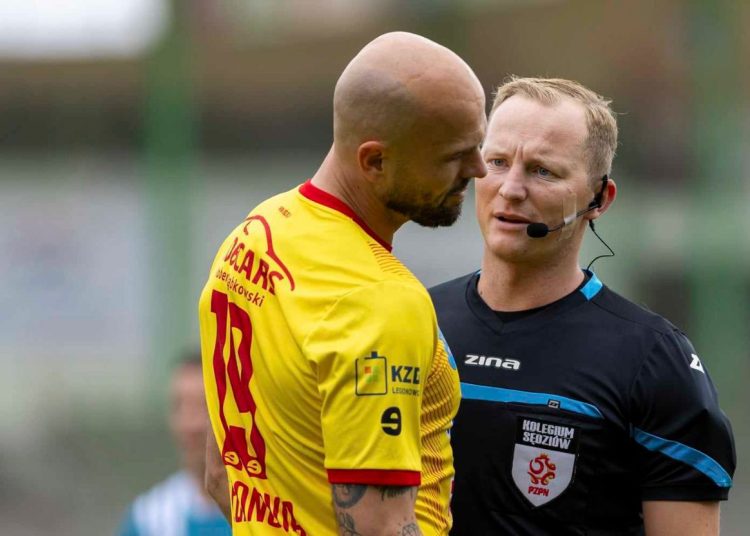 Posędziuje mecz legend