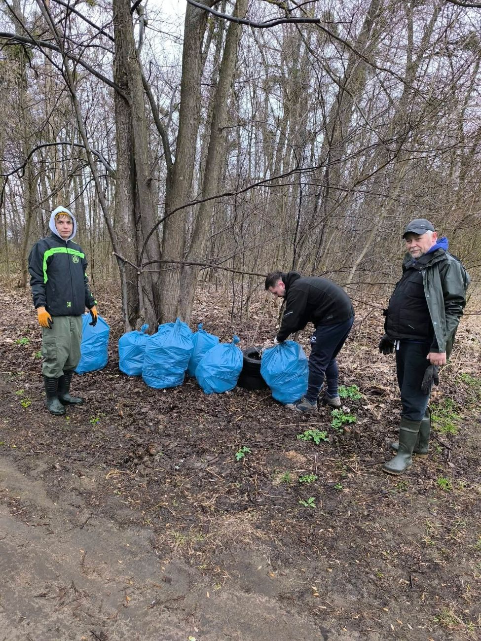 Posprzątali brzeg jeziora