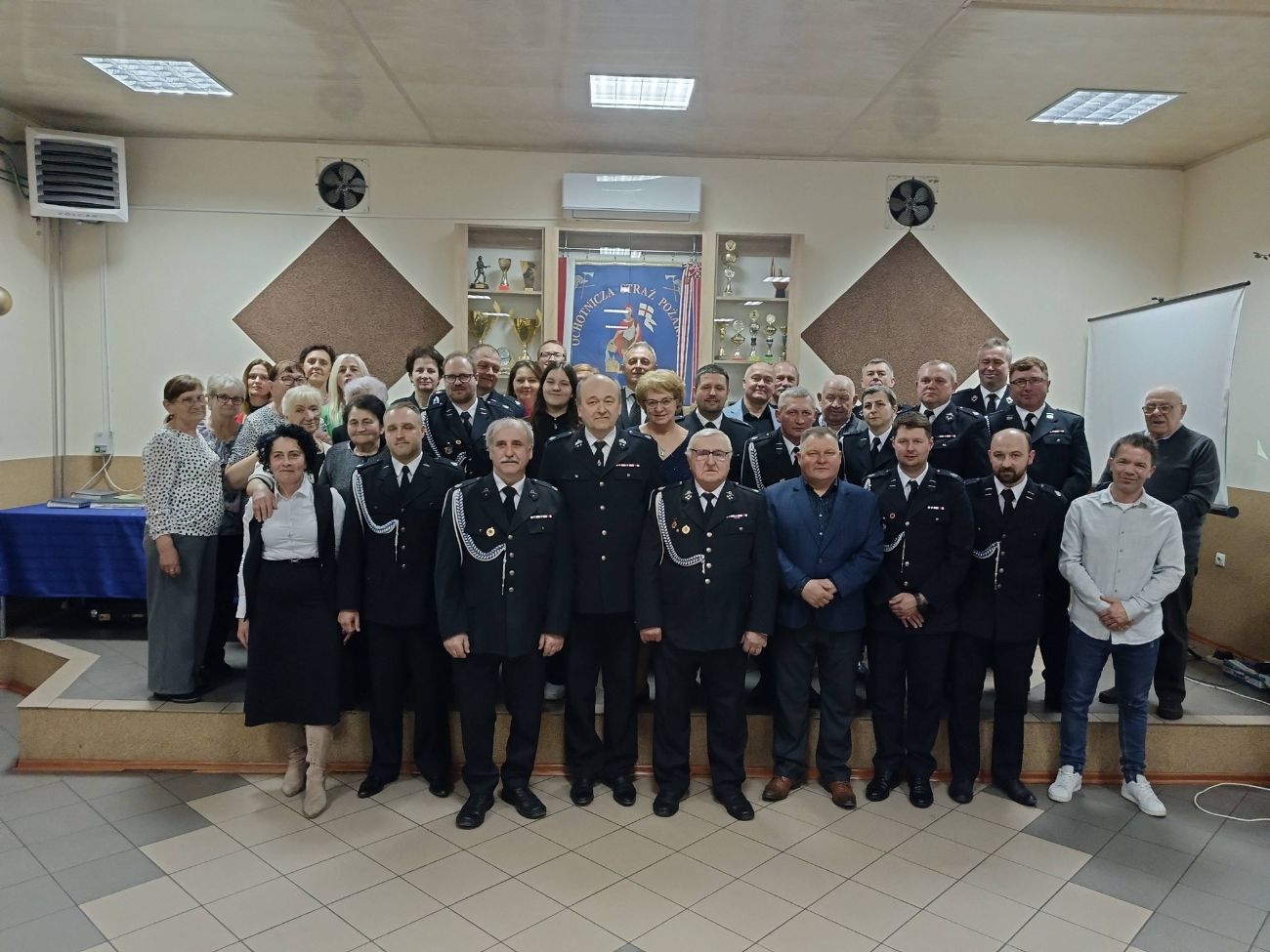 Podziękowali prezesowi Romualdowi Rewesowi