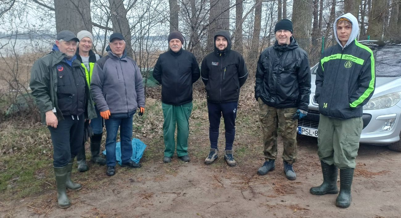 Posprzątali brzeg jeziora
