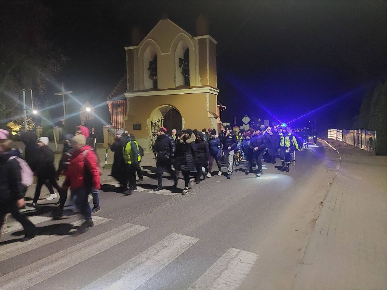 Niezwykła Droga Krzyżowa. Nocą pokonali wiele kilometrów