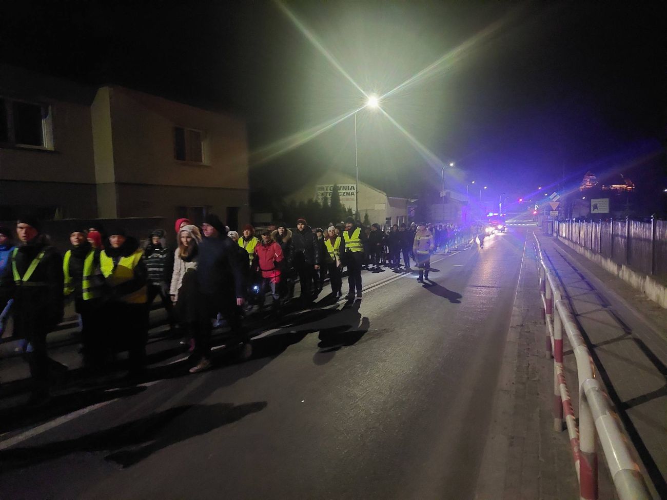 Niezwykła Droga Krzyżowa. Nocą pokonali wiele kilometrów