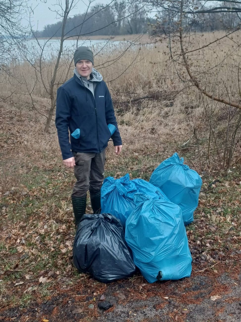 Posprzątali brzeg jeziora