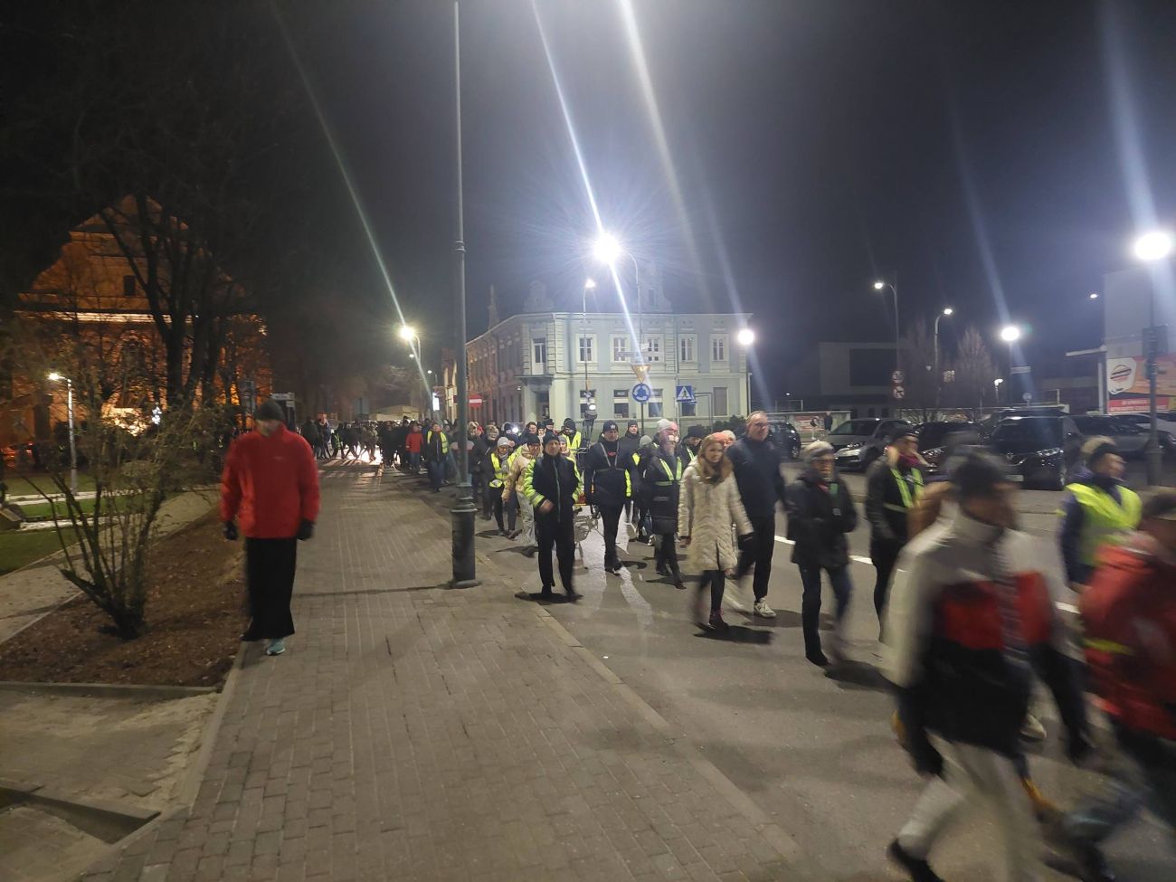 Niezwykła Droga Krzyżowa. Nocą pokonali wiele kilometrów