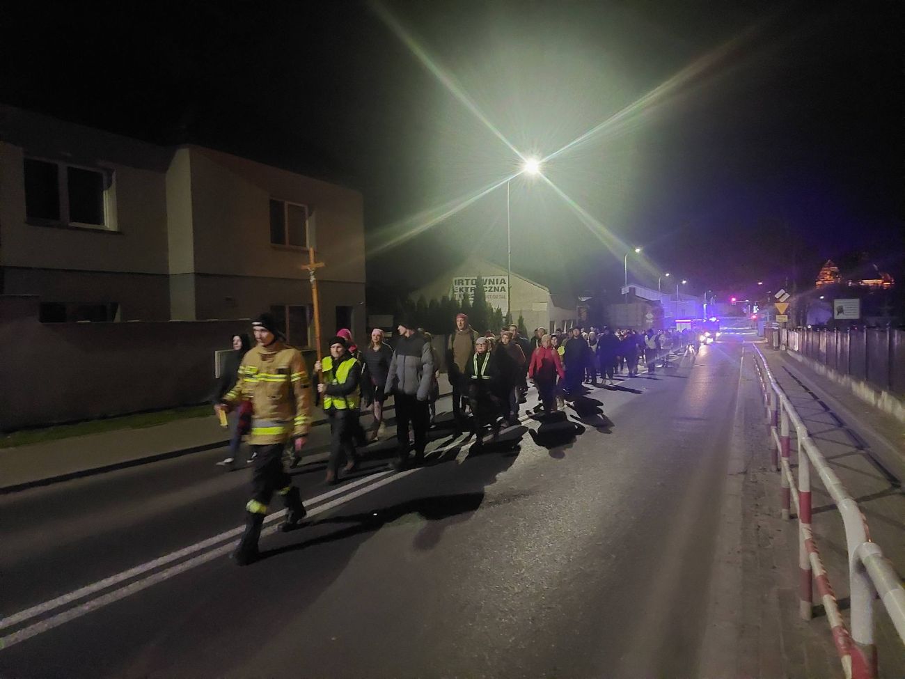Niezwykła Droga Krzyżowa. Nocą pokonali wiele kilometrów
