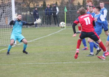 Zmiennik trafia na remis