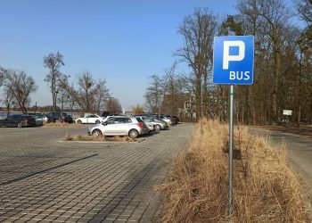 Na parkingu nad jeziorem pojawią się szlabany?