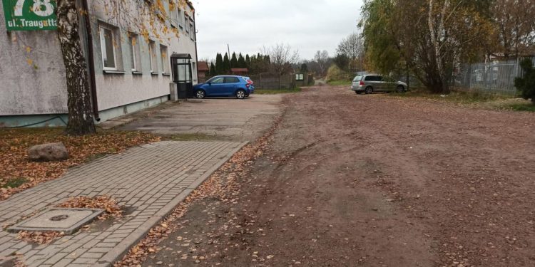 Potrzebny tam asfalt. Przewodniczący rady apeluje