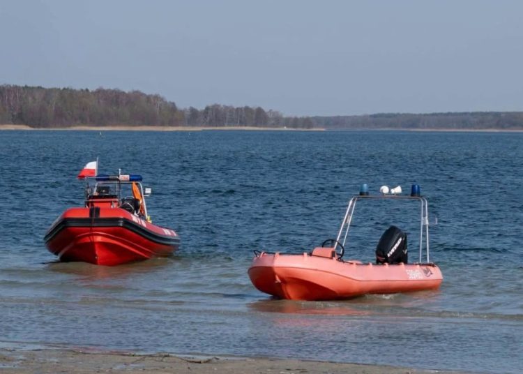 Dryfowali około 300 metrów od brzegu
