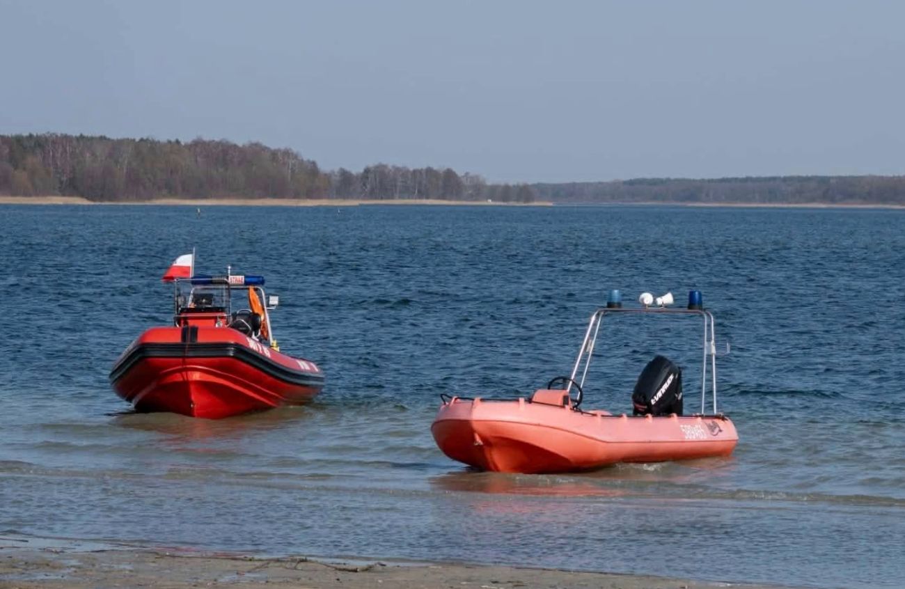 Dryfowali około 300 metrów od brzegu
