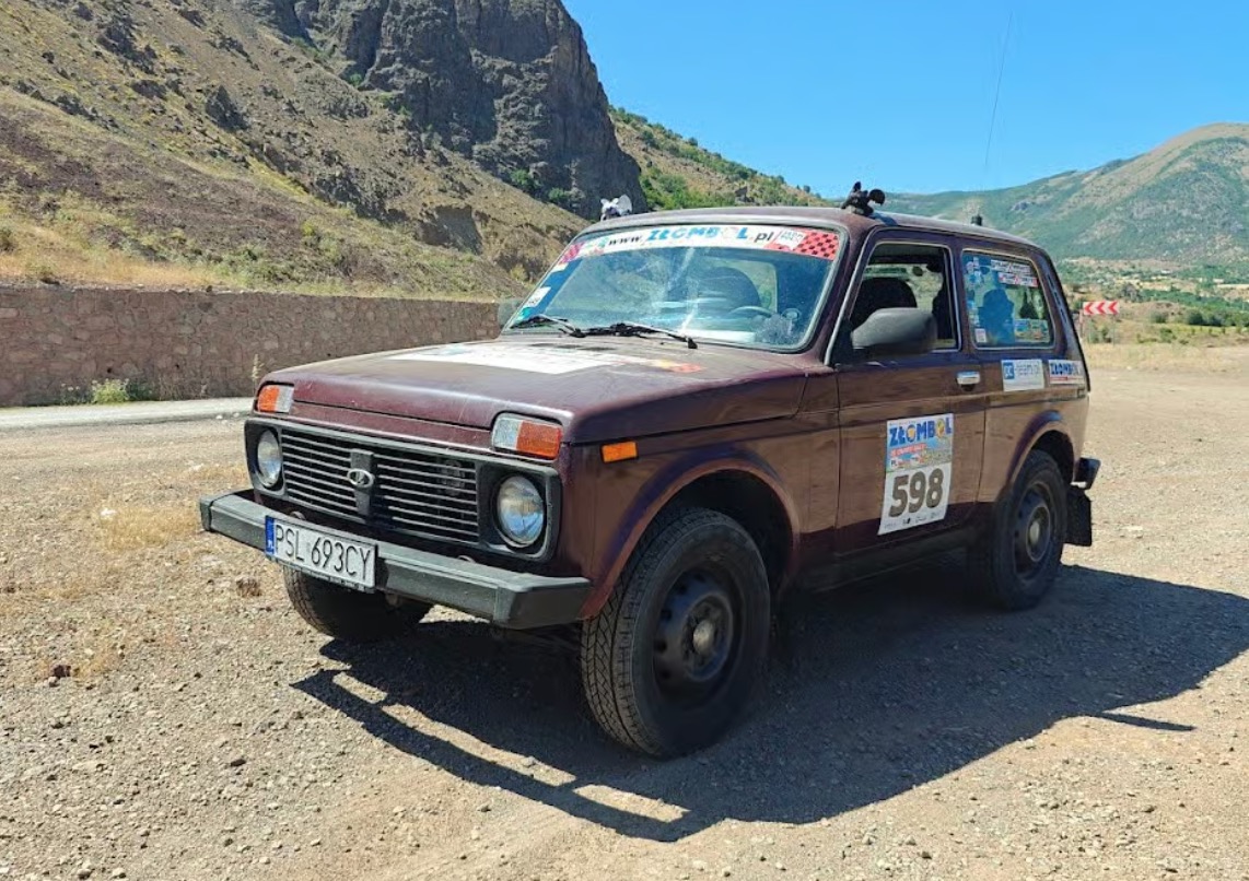 Znowu jedzie na Złombol. Zbiera pieniądze dla dzieci z domów dziecka