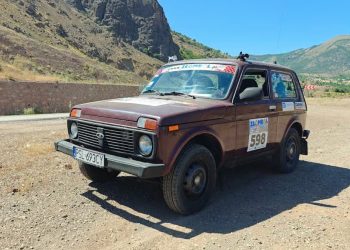 Znowu jedzie na Złombol. Zbiera pieniądze dla dzieci z domów dziecka