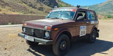 Znowu jedzie na Złombol. Zbiera pieniądze dla dzieci z domów dziecka