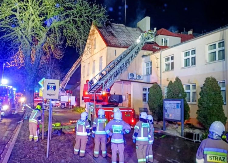 Ogień w magistracie. Nocna akcja i poważne straty