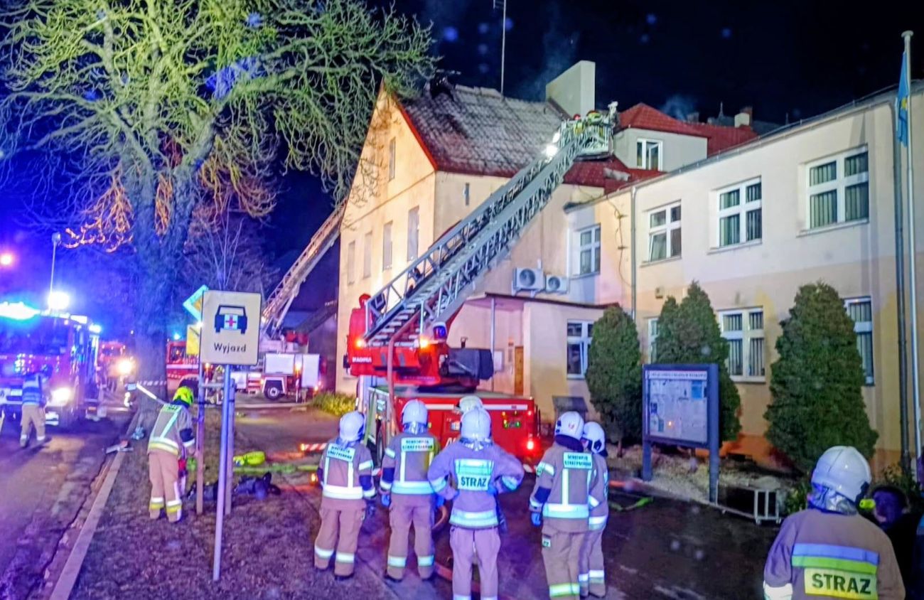 Ogień w magistracie. Nocna akcja i poważne straty