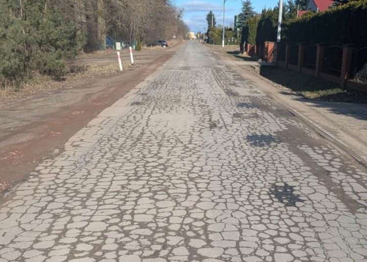 Róża: Mieszkańcy walczą o drogę