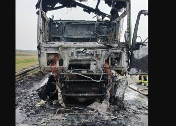 Ciężarówka zapaliła się na drodze