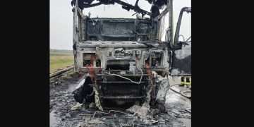 Ciężarówka zapaliła się na drodze
