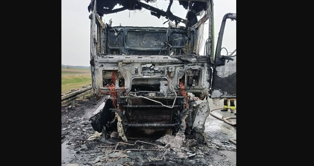 Ciężarówka zapaliła się na drodze