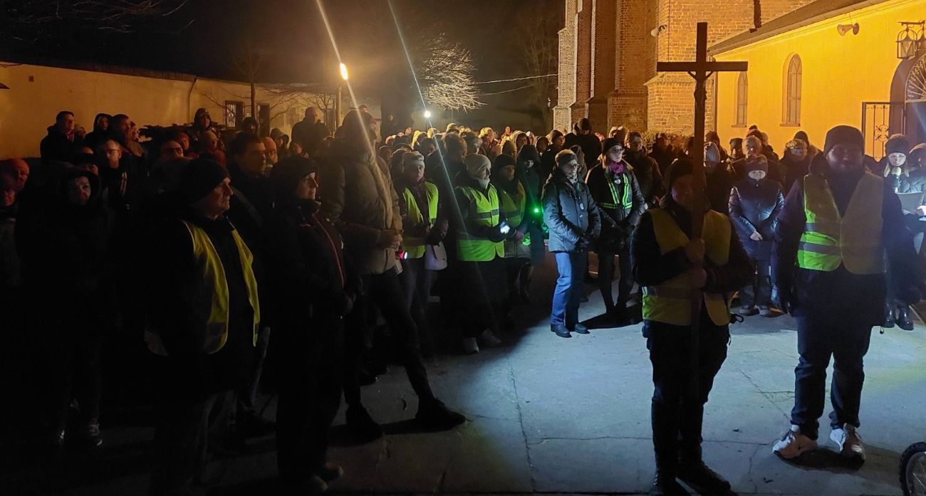 Niezwykła Droga Krzyżowa. Nocą pokonali wiele kilometrów