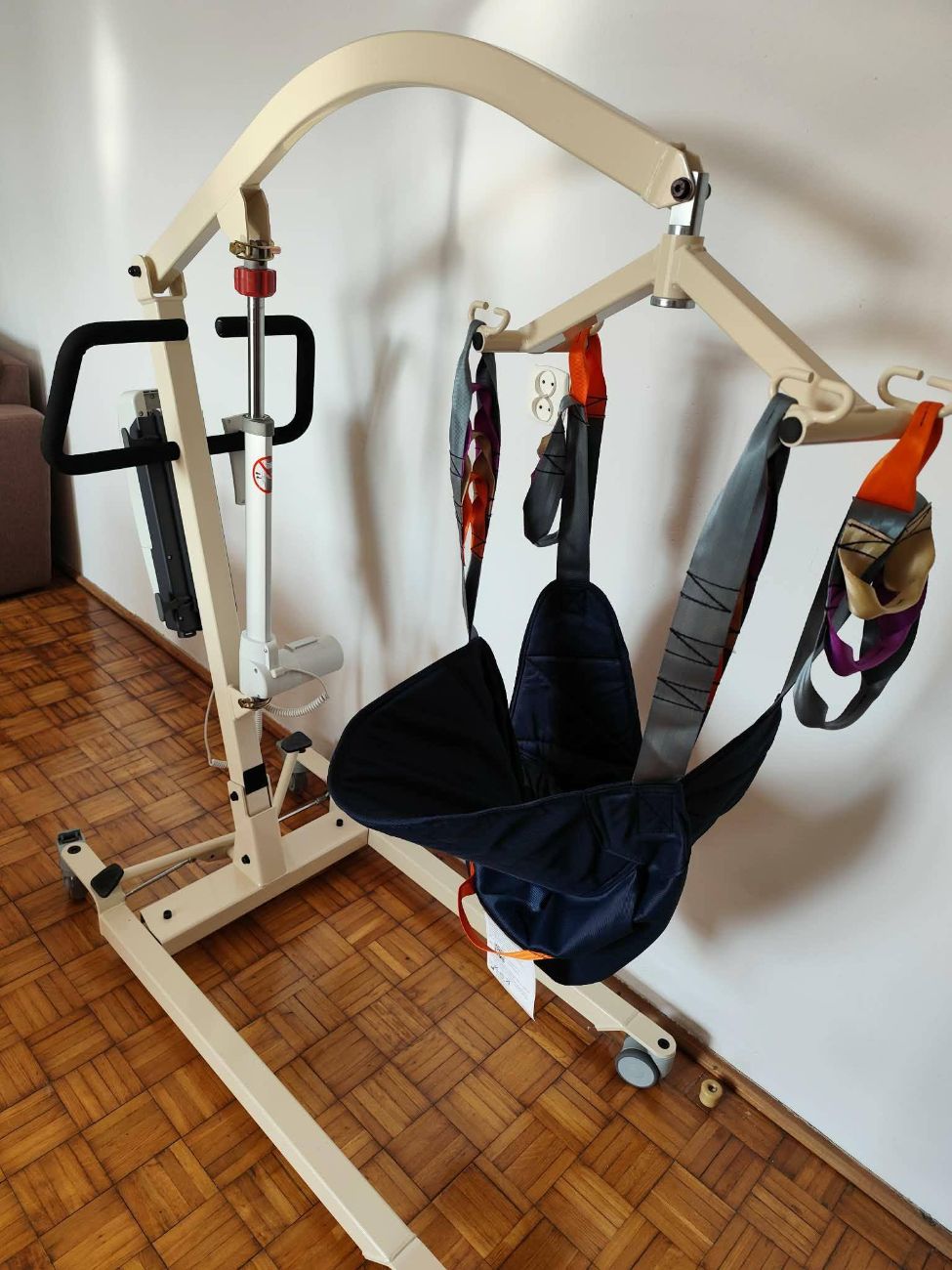 Ostrowite: Łóżka i podnośnik. Możesz to wypożyczyć