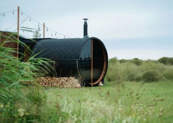 Balie i sauny w ogrodzie – prywatna strefa ciepła tuż przy domu