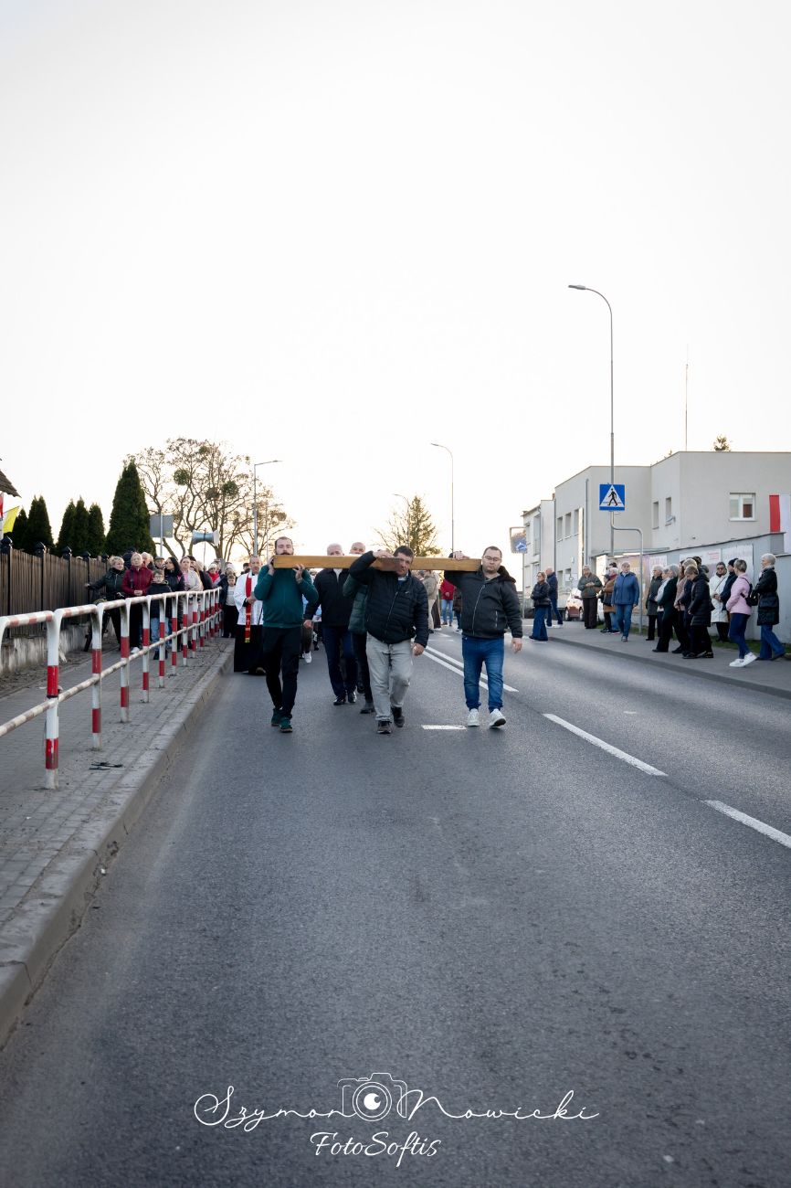 Droga Krzyżowa przeszła ulicami Słupcy. Zobacz zdjęcia