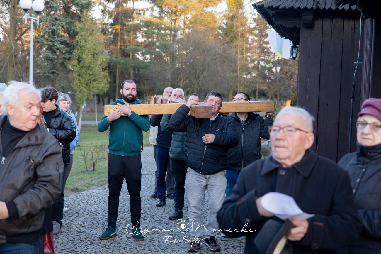 Droga Krzyżowa przeszła ulicami Słupcy. Zobacz zdjęcia